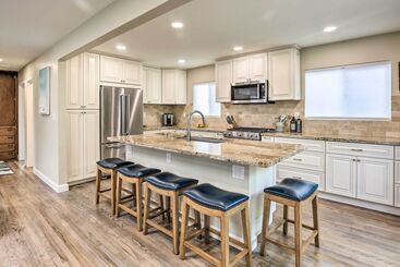 Coastal Carlsbad Home: 1 Mi To Beach & Downtown