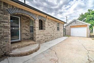 Oklahoma City Home W/ Yard 5 Mi To Downtown!