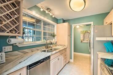 Pet Friendly A Frame Retreat Near Dtwn + Beaches!