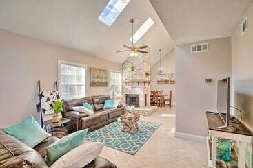 Pet Friendly A Frame Retreat Near Dtwn + Beaches!