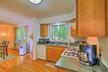 Walk To Dining: Downtown Lenox Guest House!