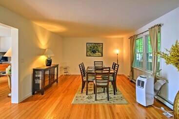 Walk To Dining: Downtown Lenox Guest House!