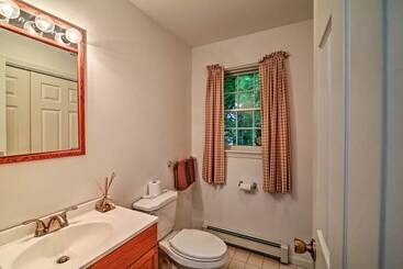 Walk To Dining: Downtown Lenox Guest House!