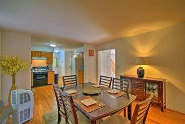 Walk To Dining: Downtown Lenox Guest House!