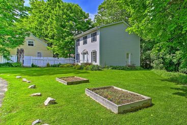 Walk To Dining: Downtown Lenox Guest House!