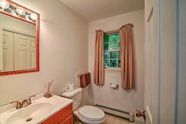 Walk To Dining: Downtown Lenox Guest House!