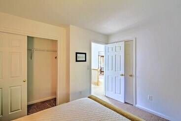 Walk To Dining: Downtown Lenox Guest House!