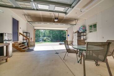 Roscommon Retreat W/ Deck ~ 1 Mile To Higgins Lake