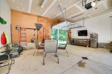 Roscommon Retreat W/ Deck ~ 1 Mile To Higgins Lake