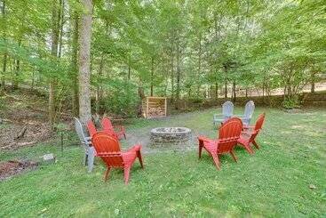 Roscommon Retreat W/ Deck ~ 1 Mile To Higgins Lake