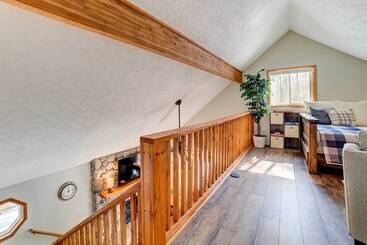 Roscommon Retreat W/ Deck ~ 1 Mile To Higgins Lake
