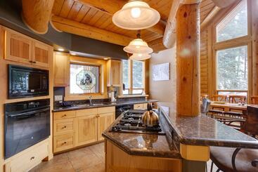 Rustic Cabin W/ Hot Tub & Deck In Breckenridge