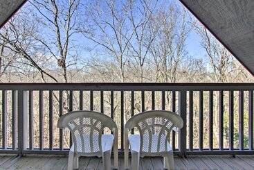 Smoky Mountain Cabin W/ Deck & Hot Tub!