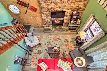 Smoky Mountain Cabin W/ Deck & Hot Tub!