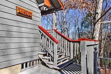Smoky Mountain Cabin W/ Deck & Hot Tub!