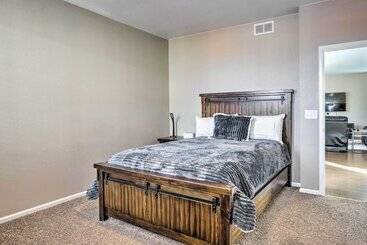 10 Mi To Dia: Spacious Aurora House W/ Yard!