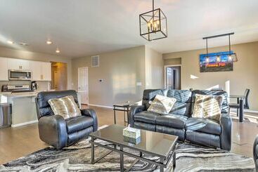 10 Mi To Dia: Spacious Aurora House W/ Yard!