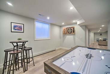 Stunning House W/ Deck, Game Room & Home Gym!