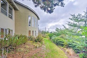 コテージ Unique Port Ludlow Home W/ 3 Decks & Hot Tub!