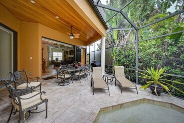 Upscale Marco Island Home W/ Pool, 1 Mi To Beach
