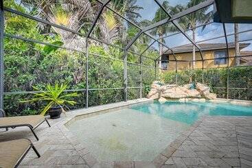 Upscale Marco Island Home W/ Pool, 1 Mi To Beach