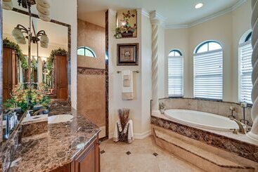 Upscale Marco Island Home W/ Pool, 1 Mi To Beach