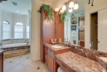 Upscale Marco Island Home W/ Pool, 1 Mi To Beach