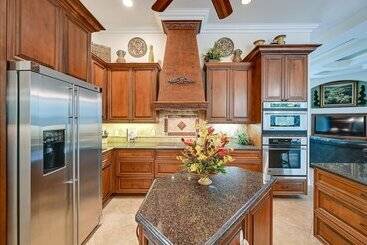 Upscale Marco Island Home W/ Pool, 1 Mi To Beach
