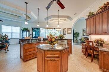 Upscale Marco Island Home W/ Pool, 1 Mi To Beach