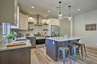 Kanabin  Near Zion Np: Luxe Home W/ Fire Pit!