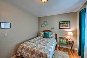 Vintage Downtown Vegas Retreat < 3 Mi To Strip!