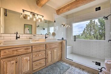 Adobe Home   River & Mtn Views W/ Hot Tub!