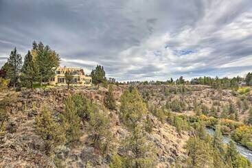 Adobe Home   River & Mtn Views W/ Hot Tub!