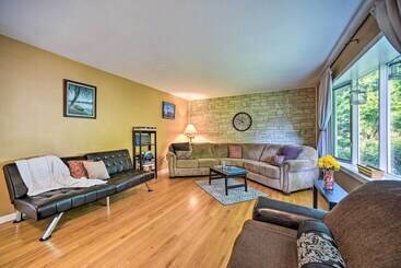 Albany Home W/ Fenced Yard & Patio   Pets Welcome!