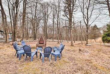 Albrightsville Cabin W/ Fire Pit: Swim, Hike & Ski