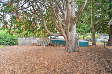 Bright Seattle Cottage W/ Private Backyard Access!