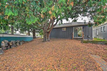 Bright Seattle Cottage W/ Private Backyard Access!