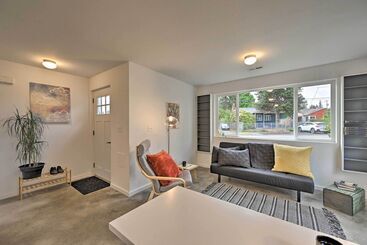 Bright Seattle Cottage W/ Private Backyard Access!