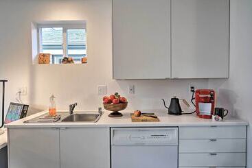Bright Seattle Cottage W/ Private Backyard Access!