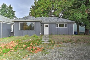 Bright Seattle Cottage W/ Private Backyard Access!
