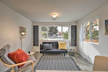 Bright Seattle Cottage W/ Private Backyard Access!