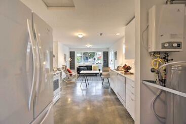 Bright Seattle Cottage W/ Private Backyard Access!