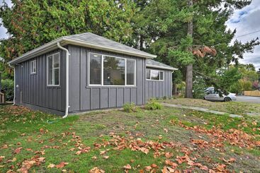 Bright Seattle Cottage W/ Private Backyard Access!