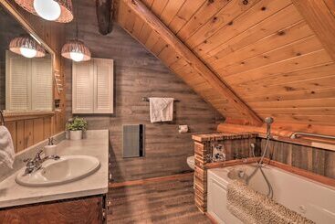 بيت ريفى Cascade Cabin W/ Mountain View & River Access