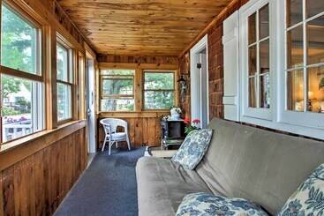 Charming Pine Point Cottage   2 Blocks To Ocean!