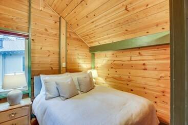 Charming Sunriver Cabin Near Sharc & The Village!