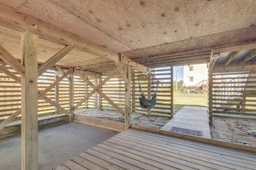 Coastal Home W/ Deck & Outdoor Shower
