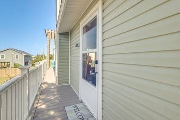 Coastal Home W/ Deck & Outdoor Shower