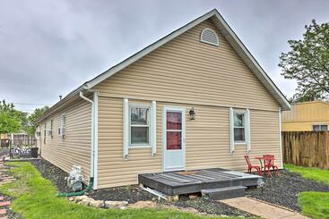 Council Bluffs Cottage: Proximity To Parks!