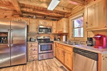 Cozy Cabin W/ Hot Tub In The Heart Of Pigeon Forge